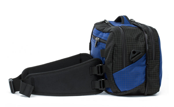 The top pocket of the Hero's Journey in Nordic (blue with grey grid) 400 Halcyon with the padded hip belt connected.